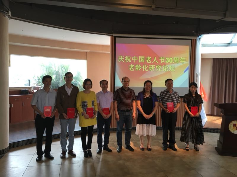 图为获奖教师合照