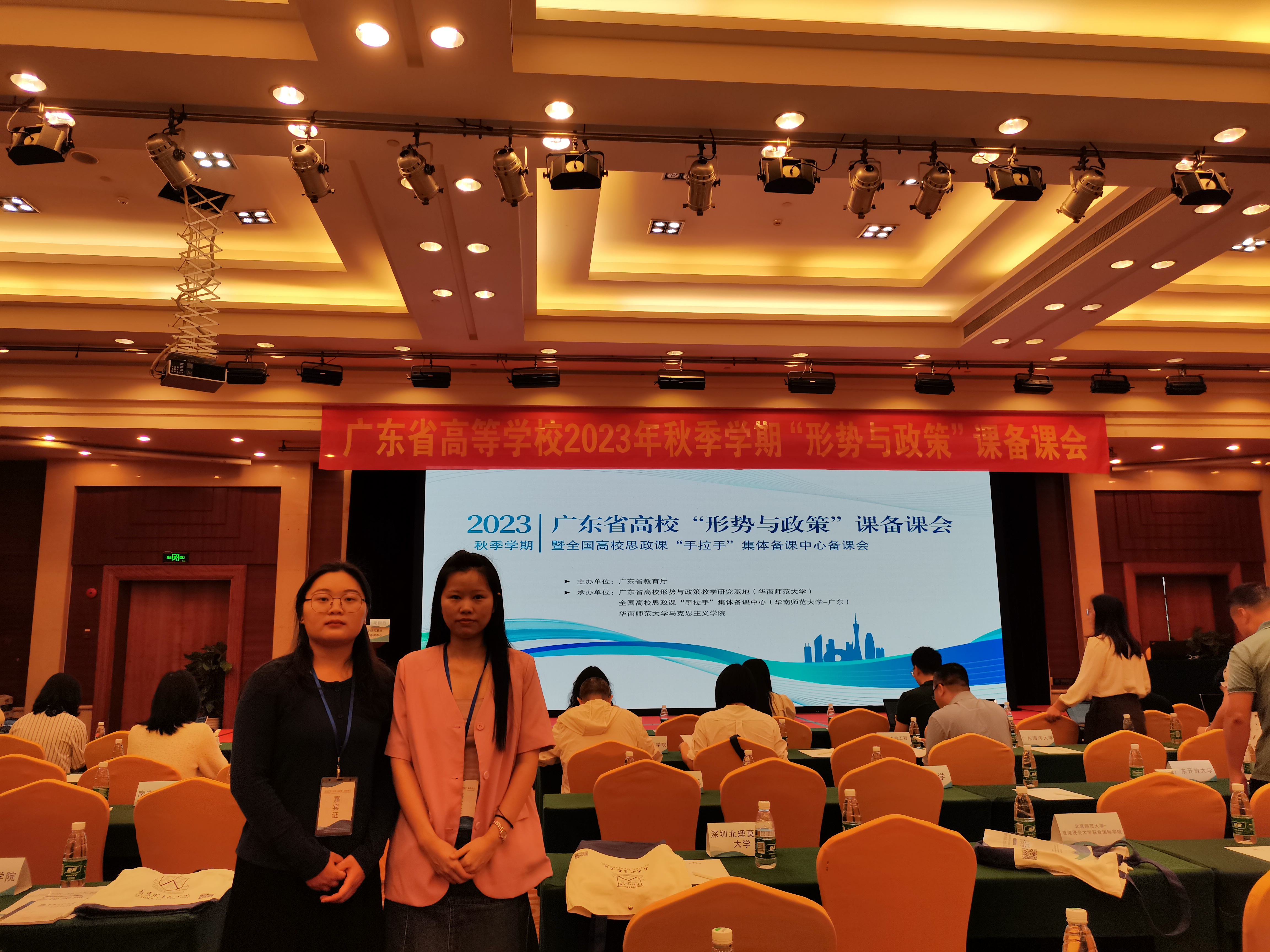 图1.参加备课会老师合影.jpg 图1.参加备课会老师合影.jpg