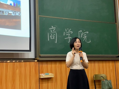 主讲人梁伟莹.JPG